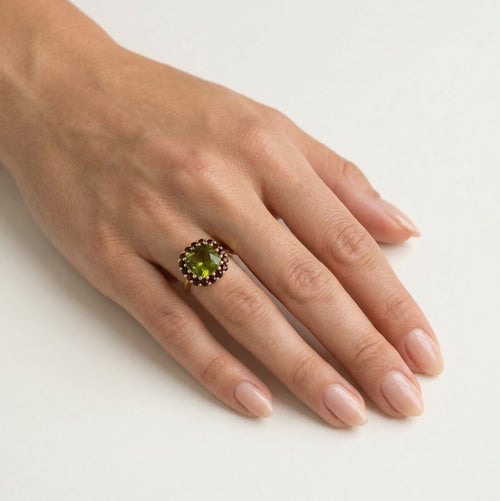 Ätherischer Opulenz Moldavit Kissenschliff-Glanz Ring