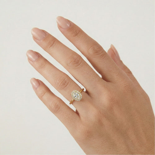 Halo-Ring aus Gold mit ovalem Zirkonia