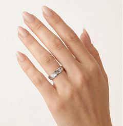 Snubní prsteny z bílého zlata se speciálním designem