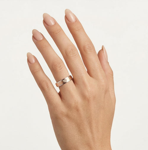 Ehering aus Weiß- und Roségold mit Herzmotiv