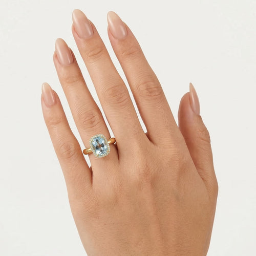 Gelbgoldring mit himmelblauem Topas