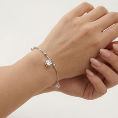 Pulsera con zirconia cúbica en caja