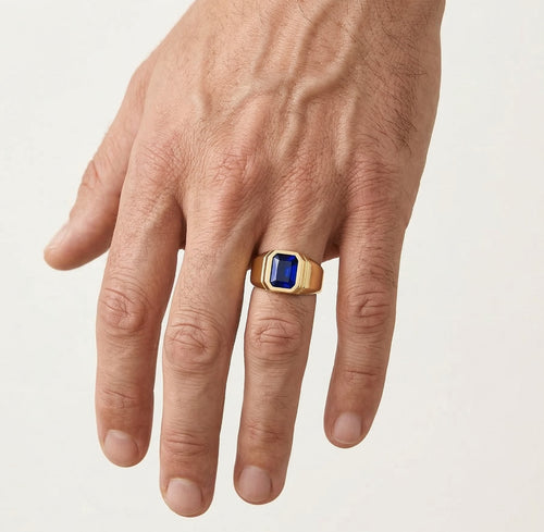 Bague en or jaune avec saphir synthétique rectangulaire