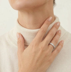 Zlatý prsten se dvěma řadami diamantů