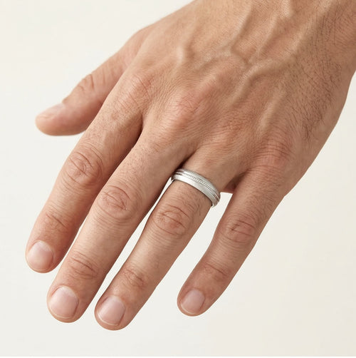 Alliance moderne en or blanc mat