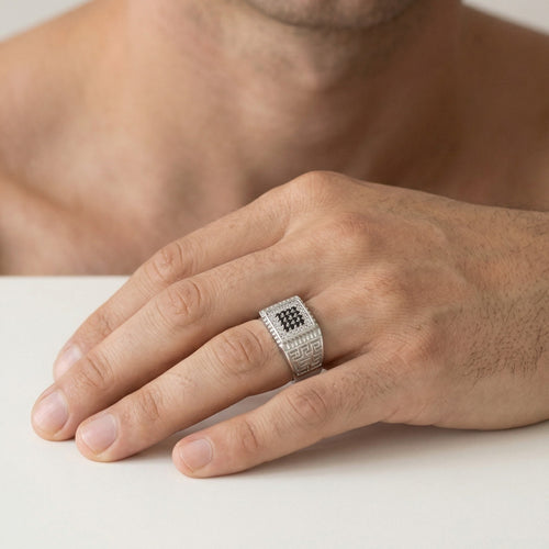 Pánský stříbrný prsten s onyxem a zirkony