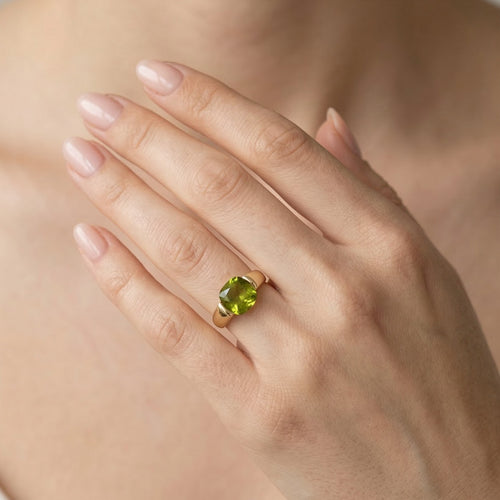 Bague unisexe en moldavite taillée coussin