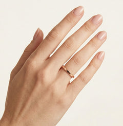 Anillo de boda elegante y delgado de 2 mm en oro rosa