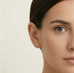 Boucles d’oreilles clous étincelantes en or luminescent