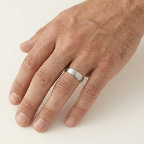 Anillo de boda de oro blanco con diamante