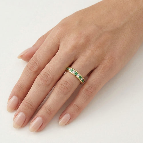 Ring with combination of emerald and diamond