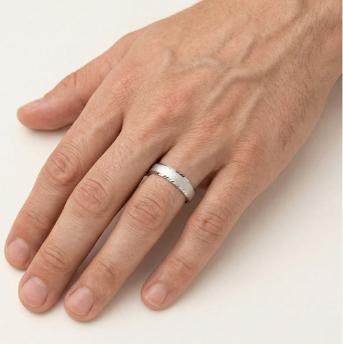 Bague de mariage en or blanc sculptée