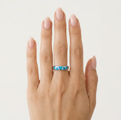 Bague en argent sterling avec opale bleue en forme de triangle