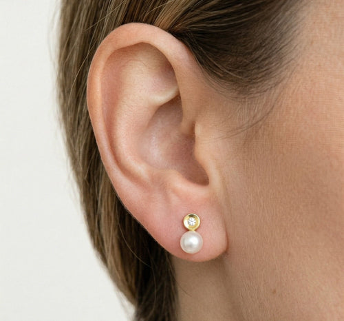 Cubic zirconia and pearl embellished yellow gold earrings