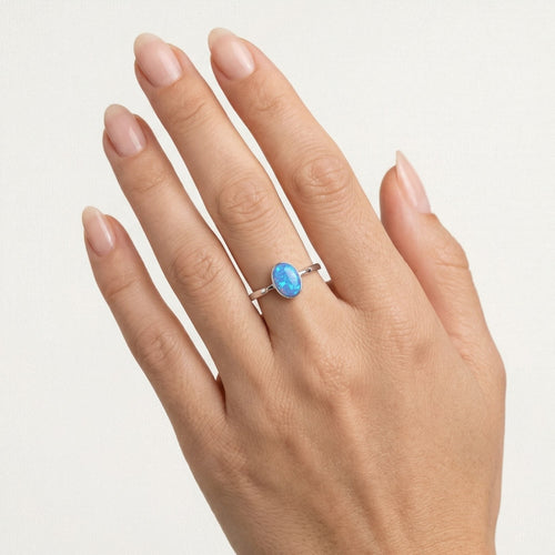Schlichter blauer Opal-Solitärring