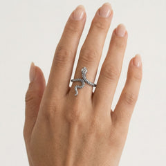 Elegantní stříbrný dámský prsten s hadím designem