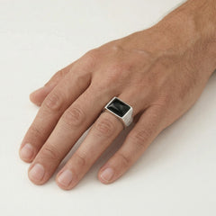 Stříbrný pánský prsten s enamelovou princess úpravou