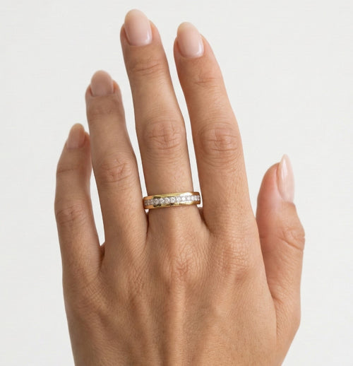 Yellow gold ring with diamonds