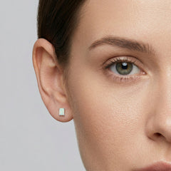 Čtvercové náušnice s bílým opálem pecky