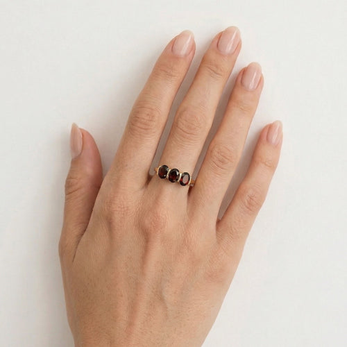 Strahlender Triplet Gelbgold ovaler Trio-Ring