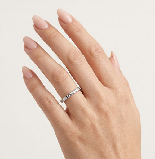 Eleganter, dünner Weißgold-Ehering