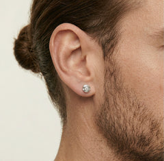 Sparkling white gold diamond stud earrings