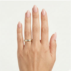 Elegantní zlatý prsten s řadou diamantů