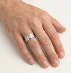 Alianza de boda gruesa de oro blanco brillante