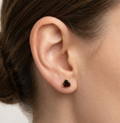 Granátové naušnicee s briliantovým brusem