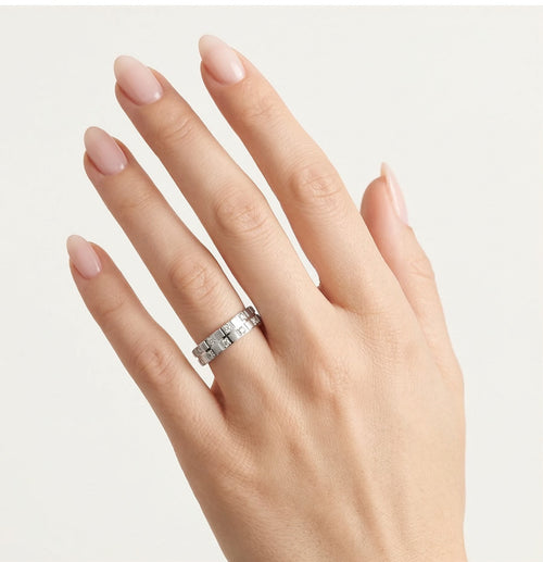 Bague de mariage élégante en or blanc avec motif carré