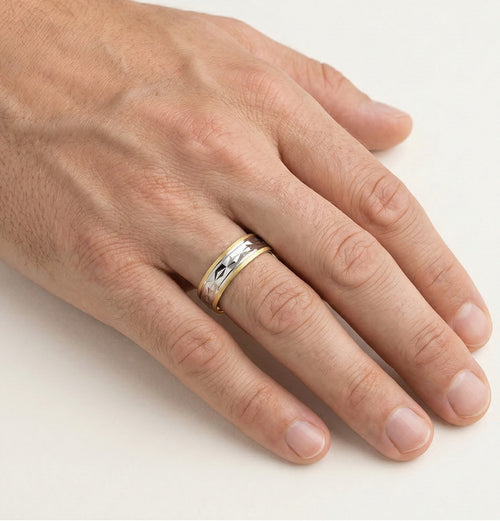 Zweifarbiger Gold-Ehering mit Spezialschliff