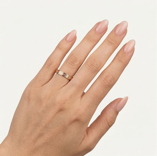 Bague de mariage en or rose avec symboles