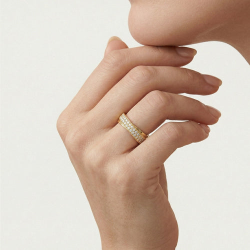 Yellow gold ring with diagonal cubic zirconia