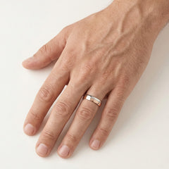 Zweifarbige Gold-Eheringe mit und ohne Edelsteine