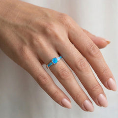 Bague tendance en opale bleue
