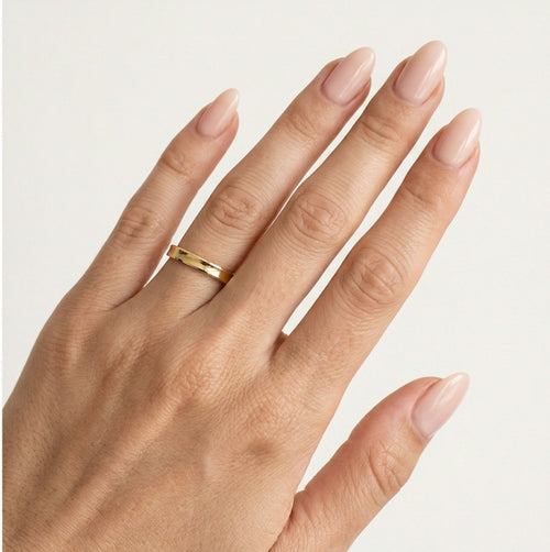 Anillo de boda de diseño especial en oro amarillo