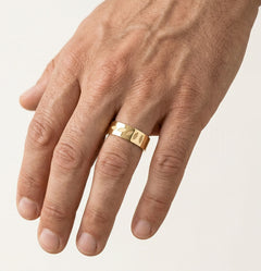Yellow gold wedding ring with leaf detail