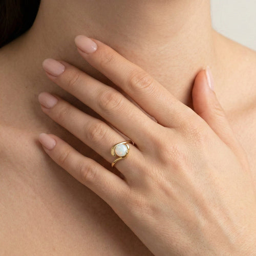 Unikátní prsten s bílým opálem