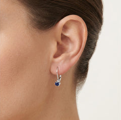 Klasické náušnice z bílého zlata se safíry