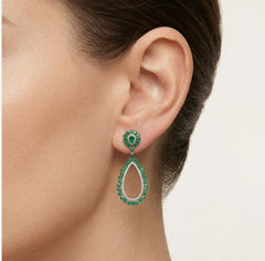 Boucles d’oreilles clous pendantes en argent avec émeraude synthétique