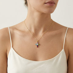 Vícebarevný přívěsek kříže ze žlutého zlata