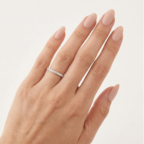 Funkelnder Weißgold-Ehering