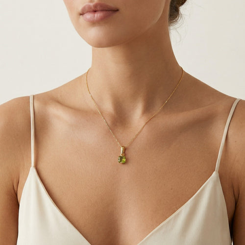 Přívěsek s vltavínem ve žlutém zlatě