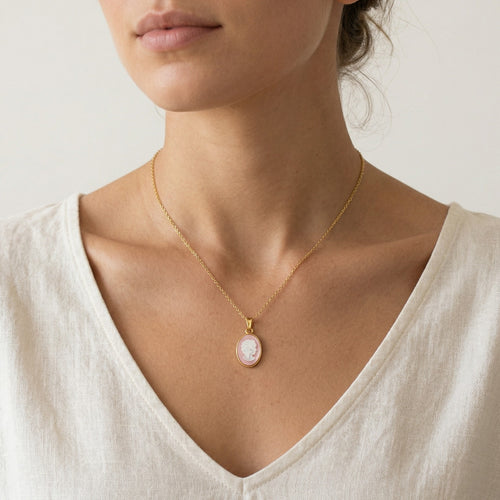 Pendentif classique en or avec camée