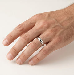 Klasický snubní prsten z bílého zlata