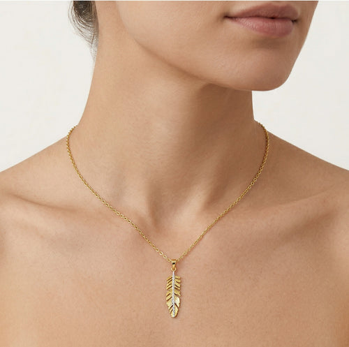 Pendentif plume en or
