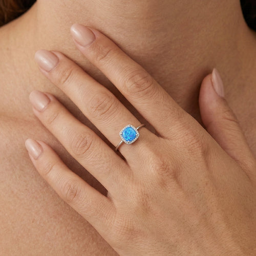 Prsten se čtvercovým modrým opálem