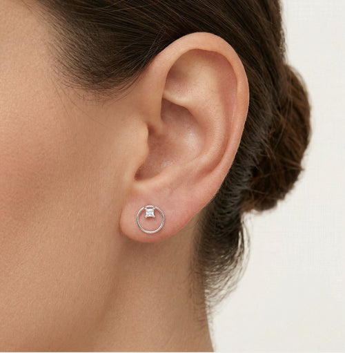 Stříbrné náušnice kruh s čtvercovým zirkonem