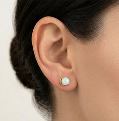 Boucles d’oreilles uniques en opale blanche avec zircon cubique