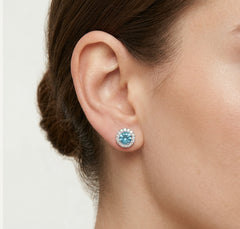 Silberne Ohrstecker mit rundem Topas